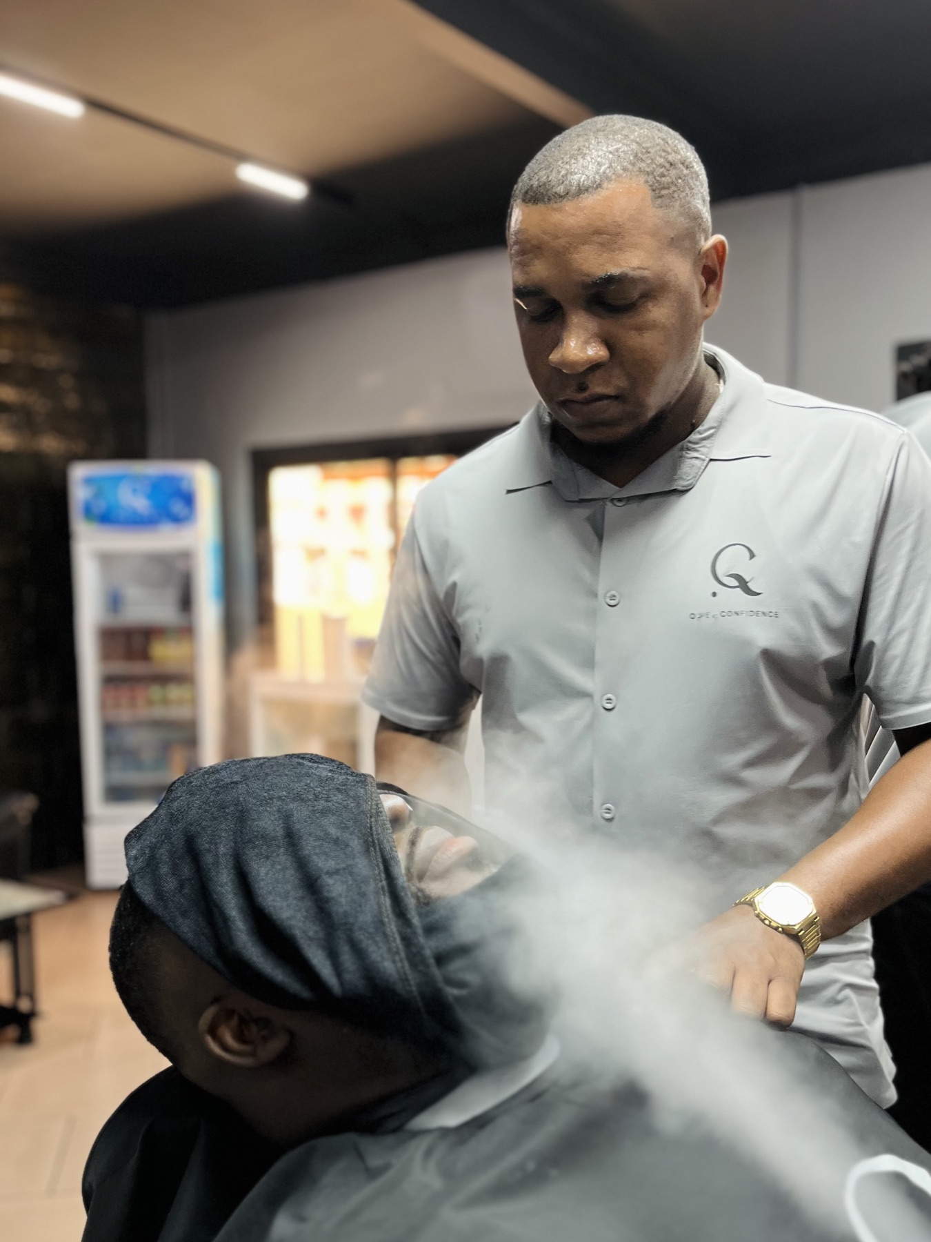 Hot towel stoom en gezichtsbehandeling bij Quiet Confidence